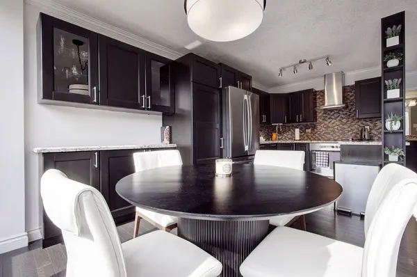 1110 Walden CIR #410, Mississauga, ON L5J 4R3