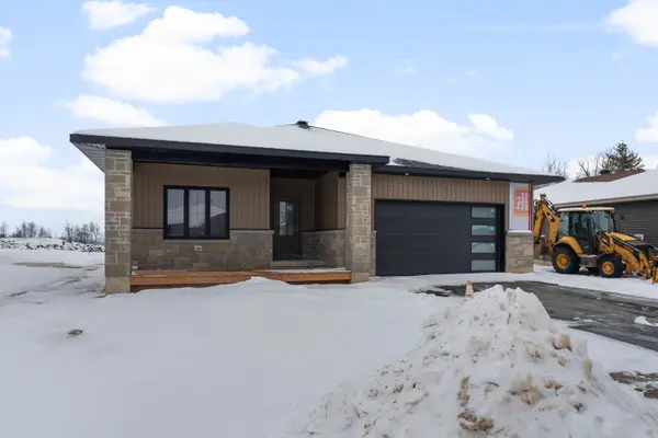 26 Bamagillia ST, Whitewater Region, ON K0J 1K0