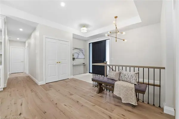 Brant, ON N0E 1R0,3 Kings LN