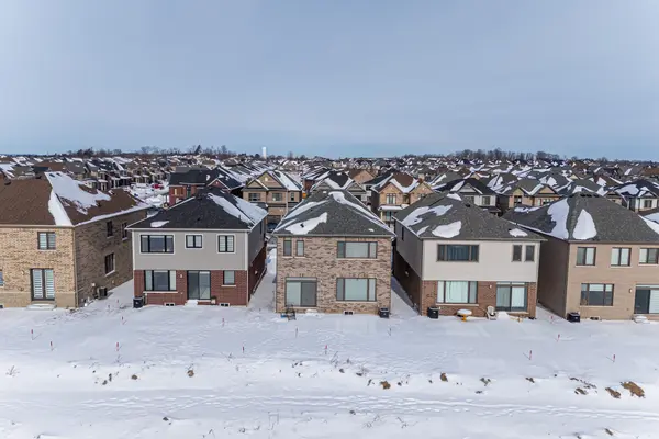 North Dumfries, ON N0B 1E0,189 Leslie Davis ST