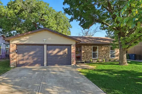 743 Idlewilde Drive, Lewisville, TX 75067