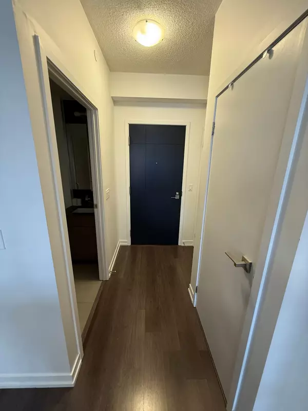 Toronto, ON M4S 0A5,98 Lillian ST #301