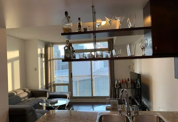 Toronto C01, ON M5V 3V9,35 Mariner TER #1105