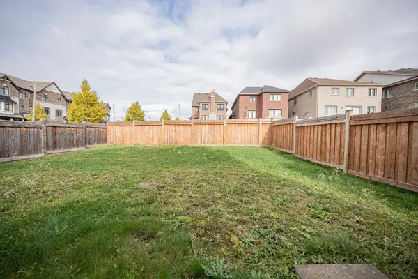 East Gwillimbury, ON L9N 0R1,2 Manor Hampton ST