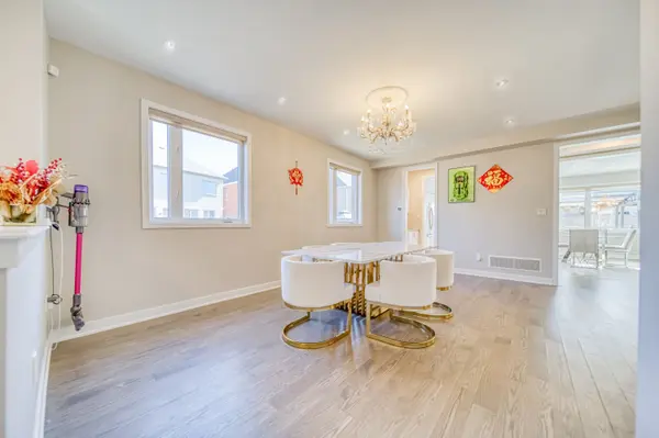 Aurora, ON L4G 7B7,7 Proud CT S