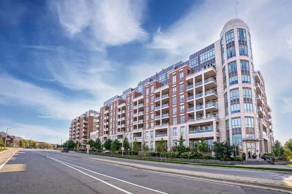 2470 Prince Michael DR #607, Oakville, ON L6H 0G9