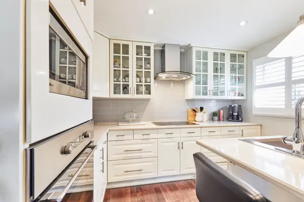 593A Scarlett RD, Toronto W09, ON M9P 2S6