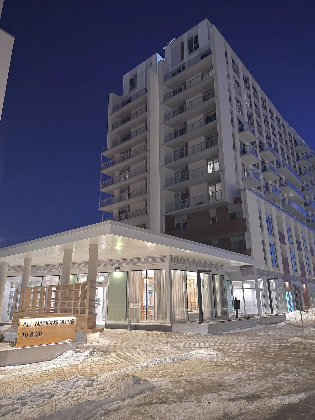 Brampton, ON L7A 5M5,20 All Nations DR #819