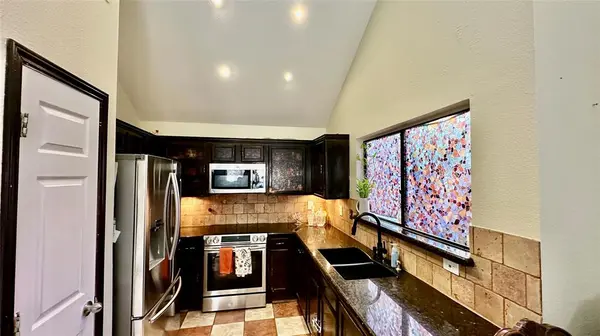 924 S Old Orchard Lane, Lewisville, TX 75067