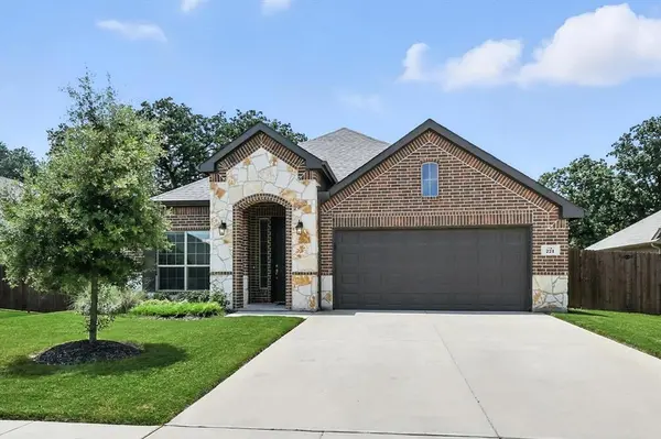 221 Gardenia Drive, Azle, TX 76020