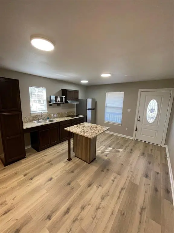 110 Crockett Street #A, Valley View, TX 76272