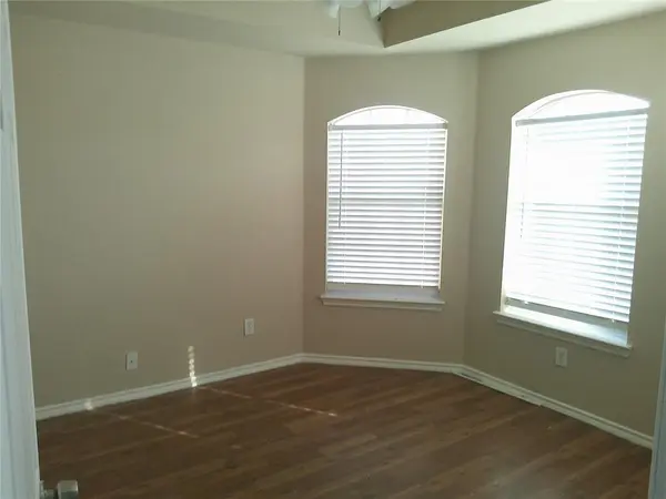 5644 Indian Hill Drive, Arlington, TX 76018