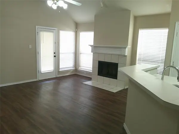 5644 Indian Hill Drive, Arlington, TX 76018