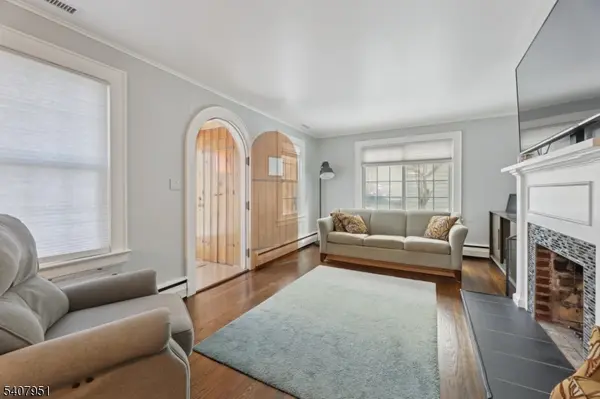 15 Godfrey Ave, Roseland Boro, NJ 07068