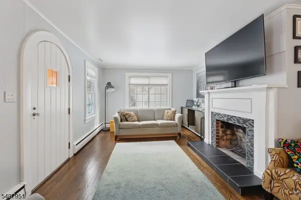 15 Godfrey Ave, Roseland Boro, NJ 07068