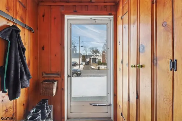 15 Godfrey Ave, Roseland Boro, NJ 07068