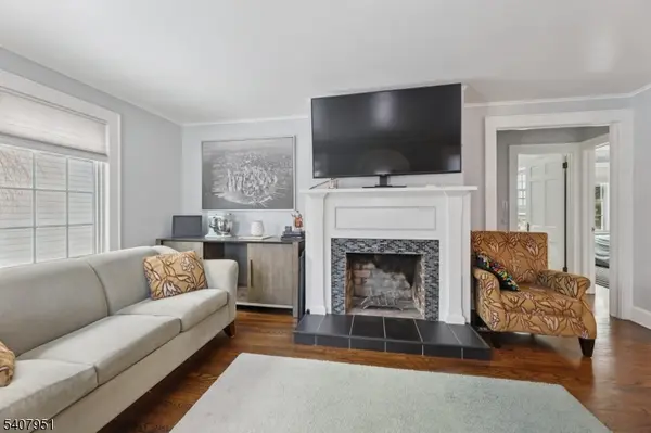 15 Godfrey Ave, Roseland Boro, NJ 07068