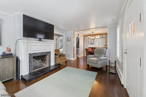 15 Godfrey Ave, Roseland Boro, NJ 07068