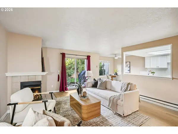 86 KINGSGATE RD #C-103, Lake Oswego, OR 97035