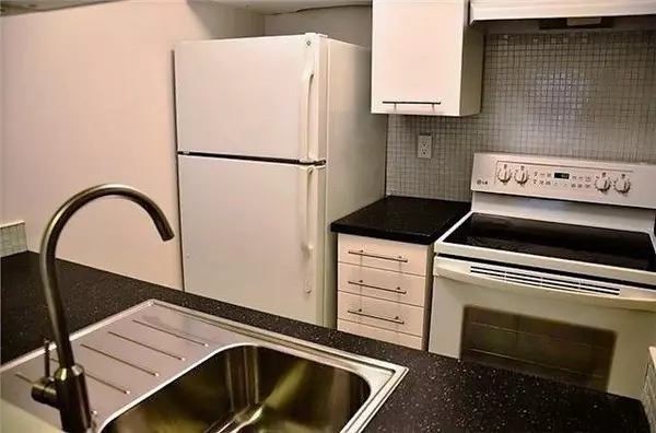 Toronto C08, ON M5A 4M8,222 The Esplanade N/A #206