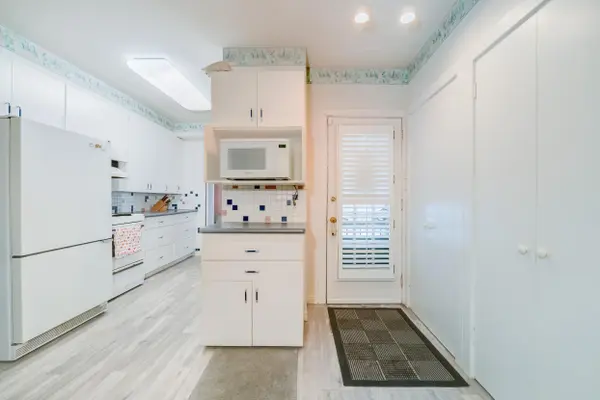 50 Buckingham AVE, Toronto C04, ON M4N 1R2