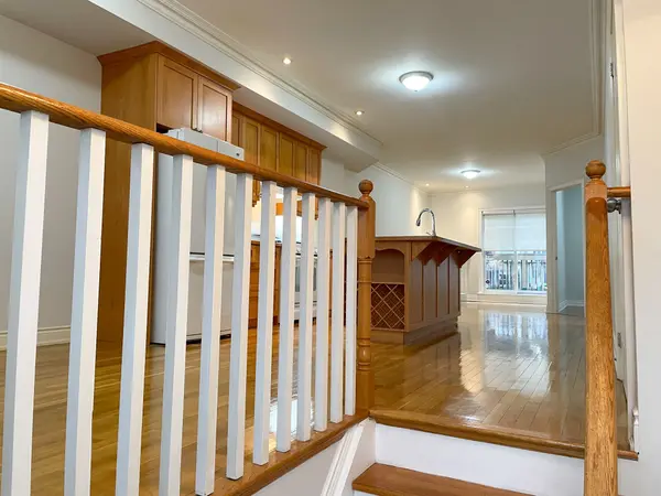 Toronto, ON M6H 1A8,1013A College ST