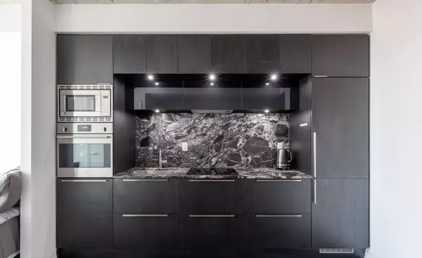 Toronto C01, ON M5V 0L7,88 Blue Jays WAY #1511