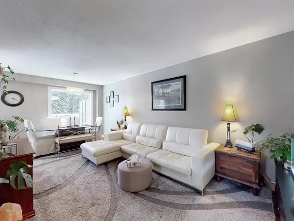 16 Royal Cedar CT, East Gwillimbury, ON L9N 1R7