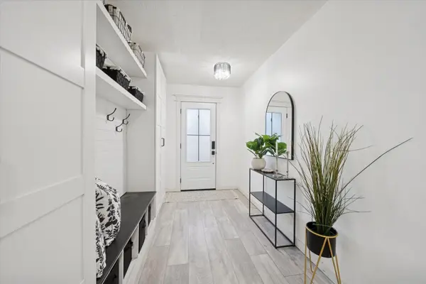 Georgina, ON L0E 1R0,5 Burke ST