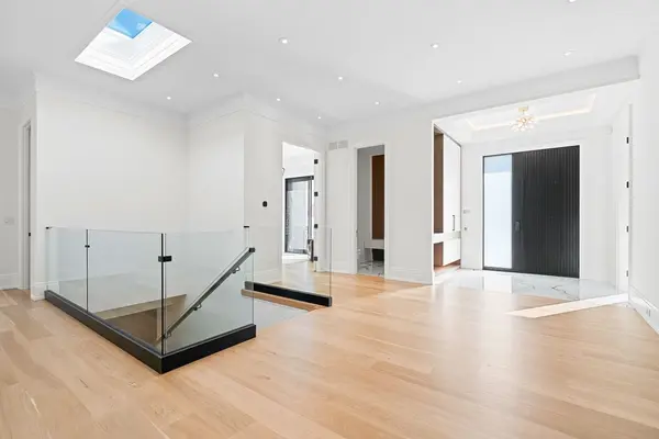 Vaughan, ON L0J 1C0,82 Donhill CRES