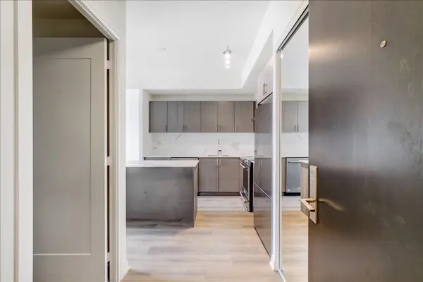 9000 Jane ST #1412, Vaughan, ON L4K 0M6