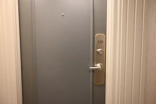 Toronto W08, ON M9B 6M1,5233 Dundas ST W #320