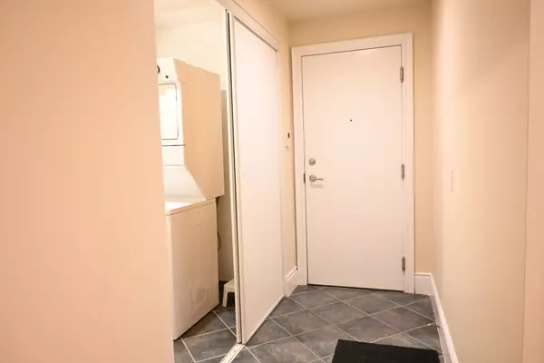 Toronto W08, ON M9B 6M1,5233 Dundas ST W #320