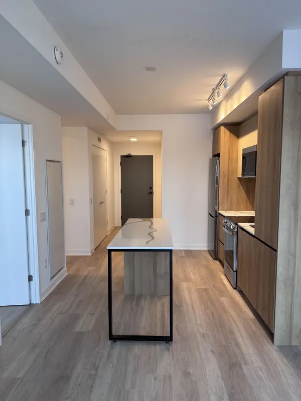 Brampton, ON L7A 5M5,20 All Nations DR #819