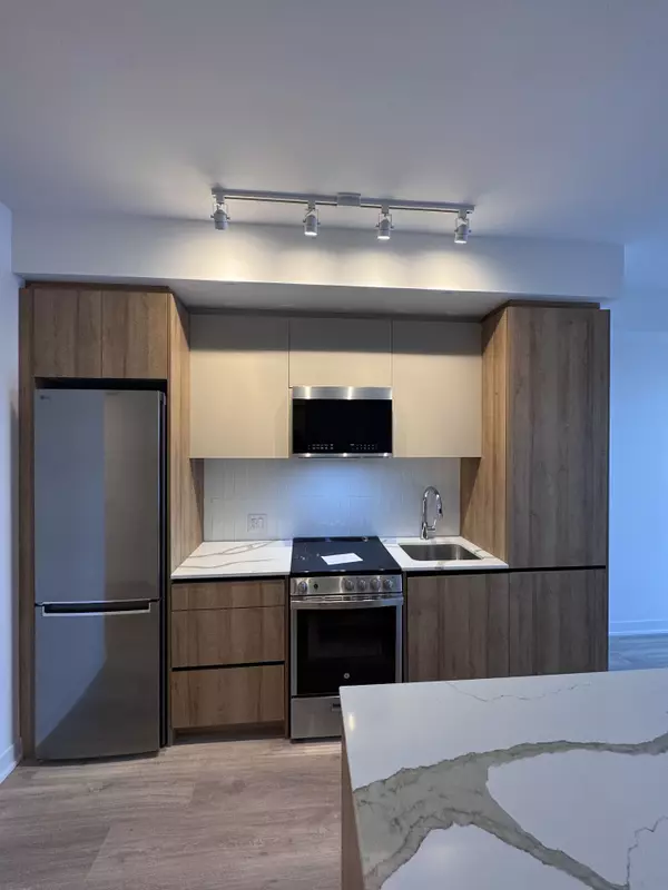 Brampton, ON L7A 5M5,20 All Nations DR #819