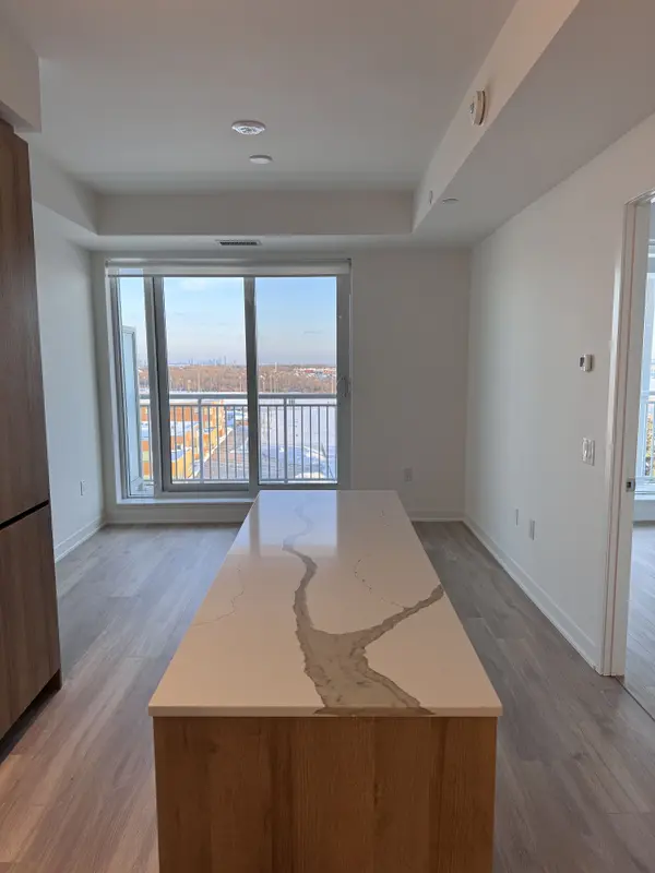 Brampton, ON L7A 5M5,20 All Nations DR #819