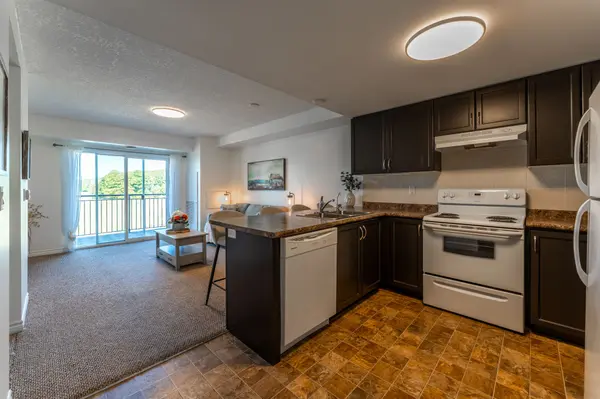 67 Kingsbury SQ #403, Guelph, ON N1L 0L3