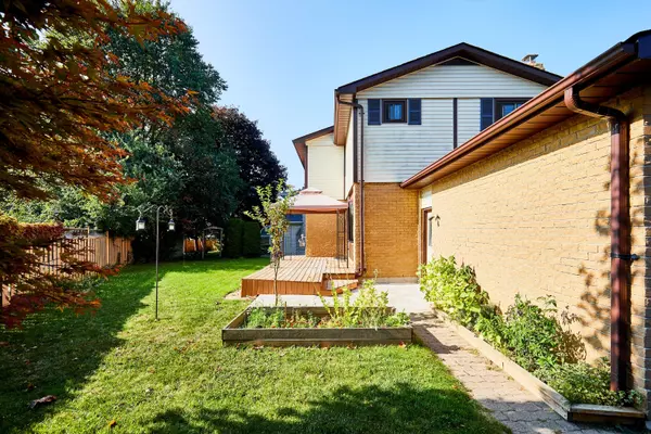 Cobourg, ON K9A 4Y4,607 Carlisle ST