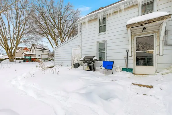 Brockville, ON K6V 1V6,40 Front AVE E