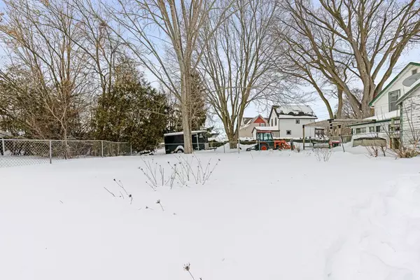 Brockville, ON K6V 1V6,40 Front AVE E