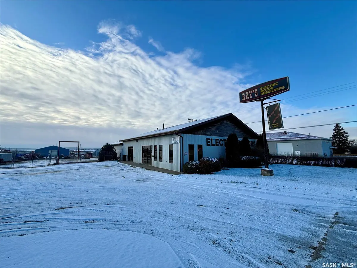 11152 8th AVENUE, North Battleford, SK S9A 3X9