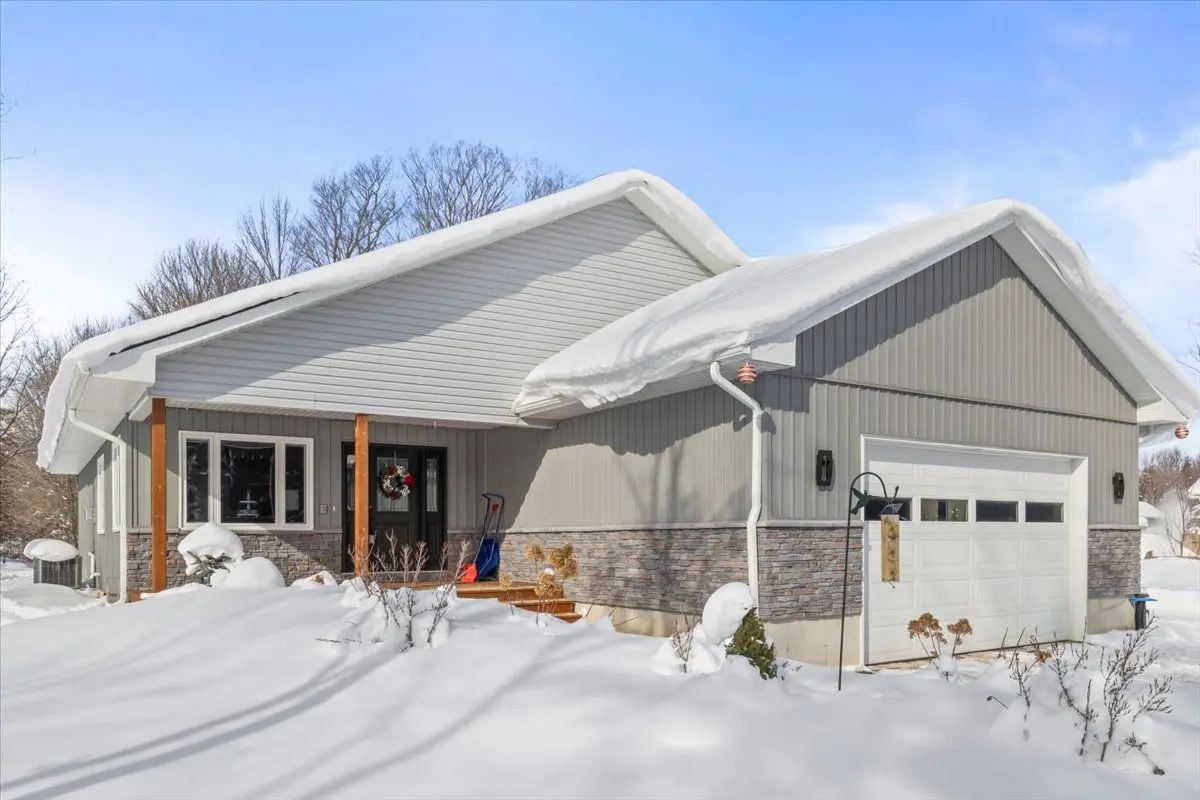 Chatsworth, ON N0H 1R0,135 Confederation DR