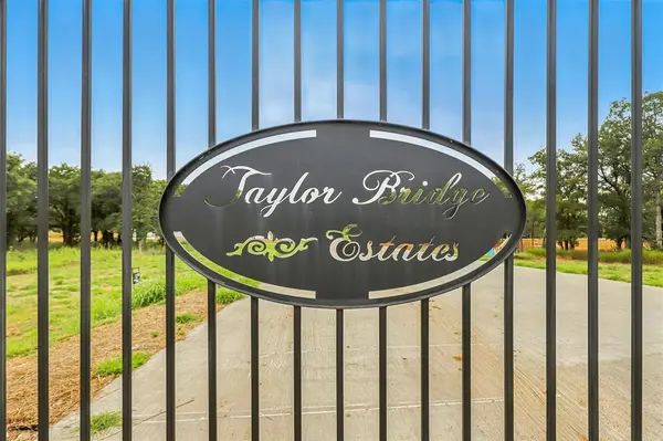 1609 Private Access 60200, Burleson, TX 76028