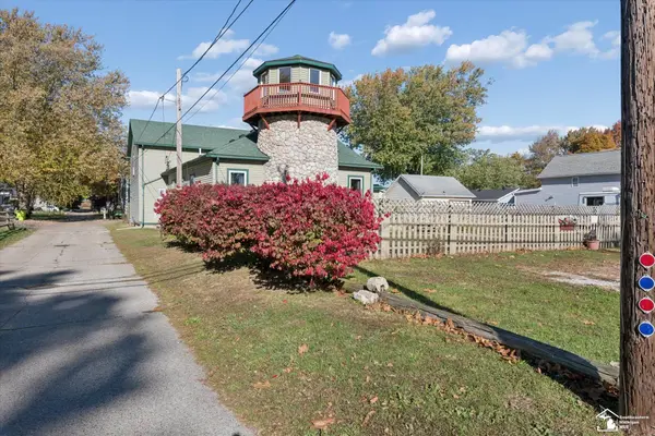 11239 Harold DR, Luna Pier, MI 48157