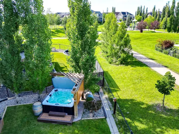 163 Cranarch LNDG SE, Calgary, AB T3M 0Z6