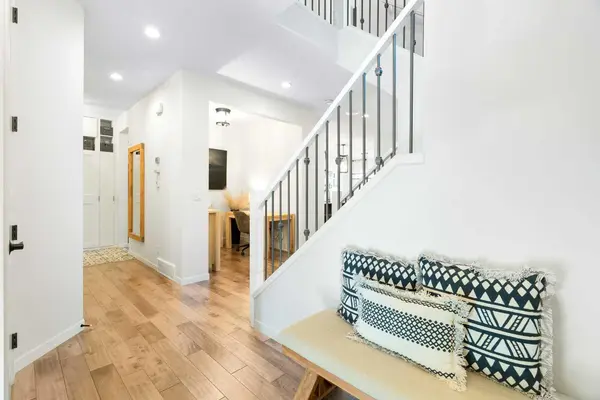 163 Cranarch LNDG SE, Calgary, AB T3M 0Z6