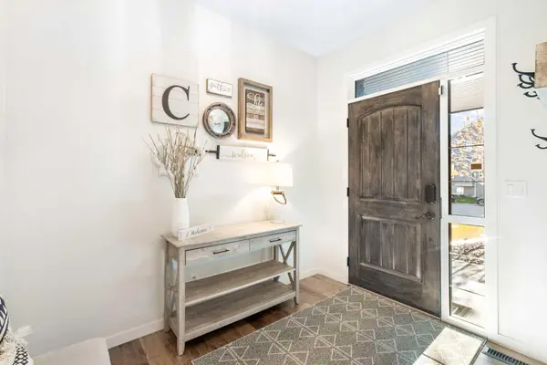 163 Cranarch LNDG SE, Calgary, AB T3M 0Z6