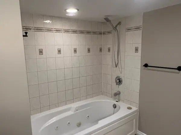 Barrie, ON L4N 8G1,46 Lougheed RD #Lower