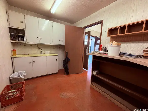 11152 8th AVENUE, North Battleford, SK S9A 3X9