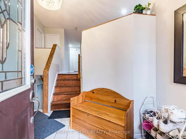 Brampton, ON L6X 4M1,69 Red Maple DR